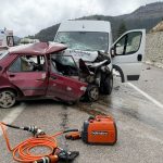 Burdur’da otomobil ile minibüsün çarpıştığı kazada karı koca hayatını kaybetti