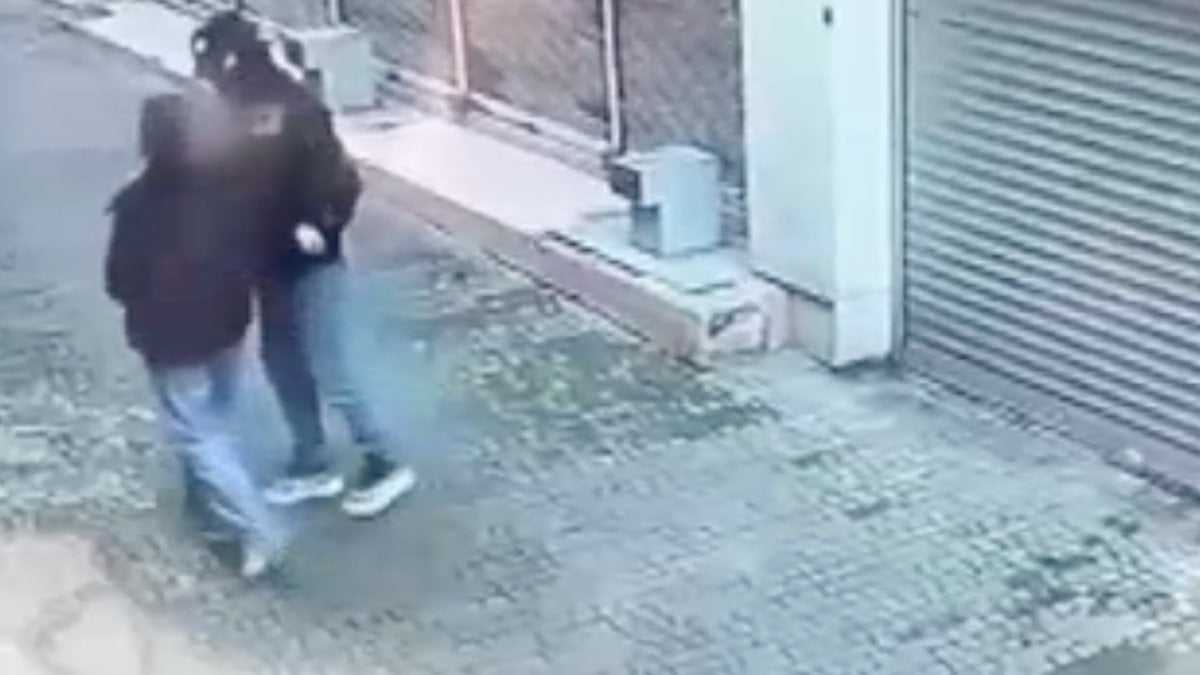 Bursa’da cep telefonu hırsızlığı kamerada