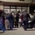 Bursa’da mahallede aileler arasındaki kavga kamerada