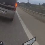 Bursa’da motosikletli kazada aracın camından içeri girdi