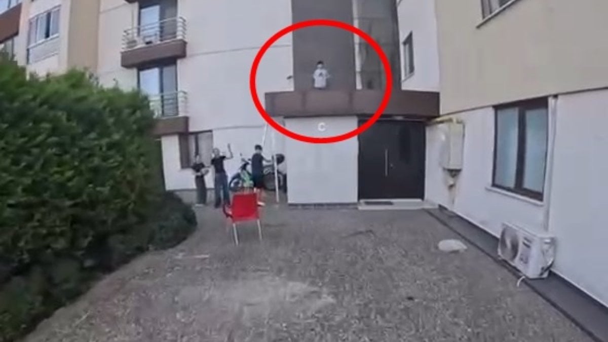 Bursa’da önce siparişini teslim etti, sonra damdaki çocuğu kurtardı