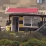 Bursa’da taksi bulamayınca durağı böyle dağıttı: Görenler şoka girdi