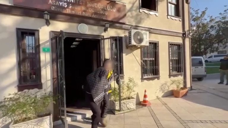 Bursa’da yankesicinin el çabukluğu izleyenleri şoke etti: Tutuklandı