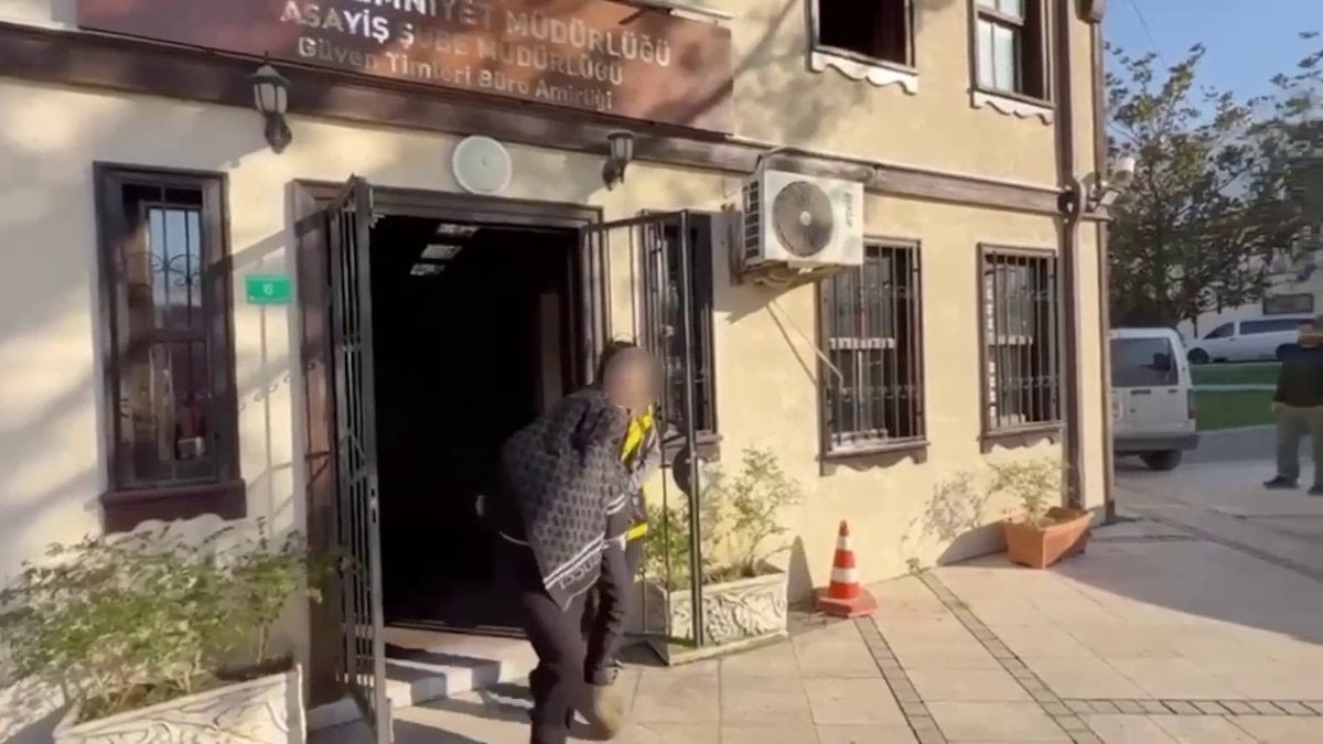 Bursa’da yankesicinin el çabukluğu izleyenleri şoke etti: Tutuklandı