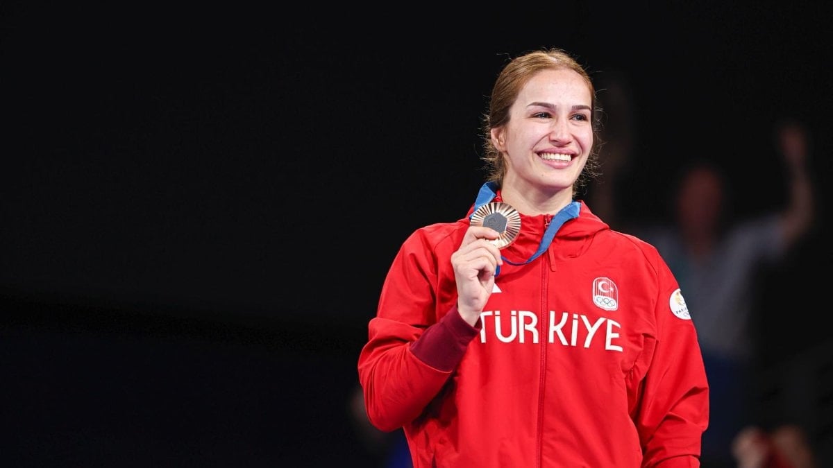 Buse Tosun Çavuşoğlu: Kadın güreşi olimpiyatlarda tarih yazabilir