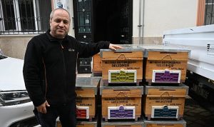 Büyükşehir’den Sel Mağduru Arıcıya Kovan Desteği