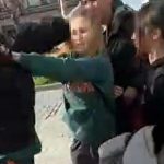 Çanakkale’de iki kız öğrenci birbirine girdi: Akran zorbalığı kamerada