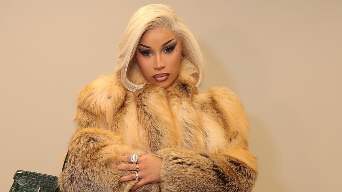 Cardi B’nin sahne kazası! Sandalyeden düştü