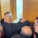 CHP Grup Toplantısı öncesi yer kapma izdihamı