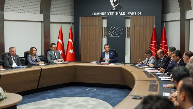 CHP’de yeni kriz: Parti içi muhalefet toplantısı yapan 9 ismin ihracı bekleniyor