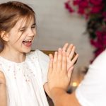 Çocuğa sürekli “aferin” demek sandığınız kadar masum olmayabilir