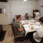 Cumhurbaşkanı Erdoğan, İstanbul’da bir ailenin iftar masasına konuk oldu