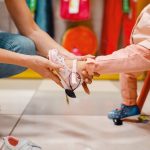 Dar ayakkabı çocuk ayak gelişimini olumsuz etkiliyor