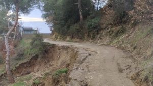 Denizli’de bozuk yol yağışların ardından çileye döndü