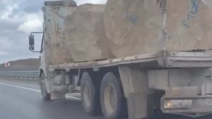 Denizli’de güvenliksiz traverten taşımasına ağır ceza