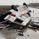 Denizli’de takla atan araç hurdaya döndü