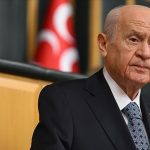 Devlet Bahçeli’den ‘Kabe’de Hacılar’ ilahisini söyleyen fenomene tebrik