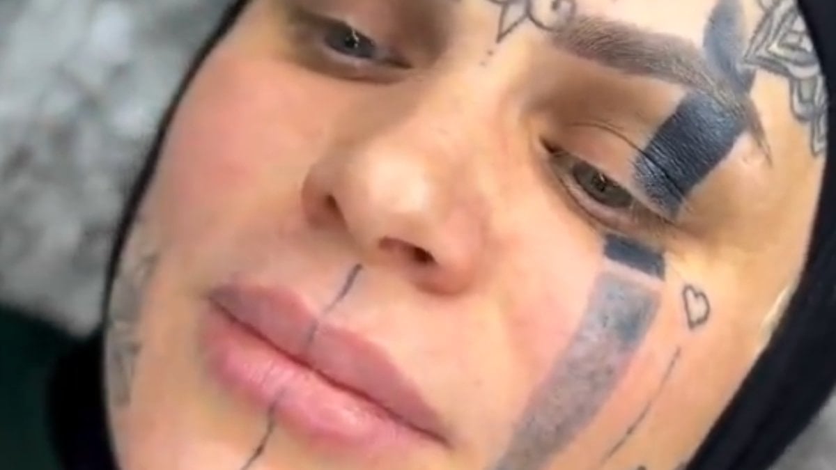 Didem Arslan Yılmaz’ın programına katılan Nazan’ın dövmeleri gündem oldu