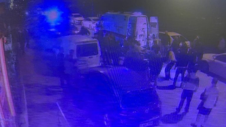 Diyarbakır’da kurşunlanan aracın sürücüsü yaralı halde yoluna devam etti