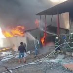 Diyarbakır’da plastik poşet fabrikasında yangın çıktı