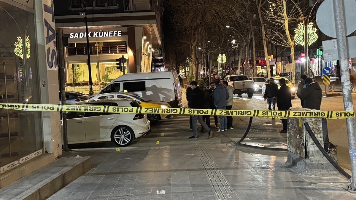 Diyarbakır’da silahlı kavgada biri yoldan geçen 2 kişi yaralandı