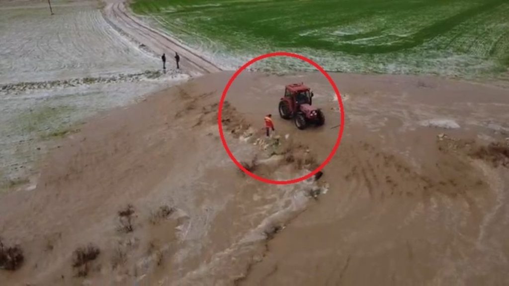 Diyarbakır’da taşan sular nedeniyle araziler göle döndü