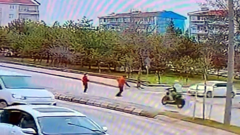 Edirne’de torunuyla yürürken motosiklet çarptı