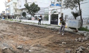 Edremit Belediyesi’nden İkizçay Mahallesi’nde yoğun yol mesaisi