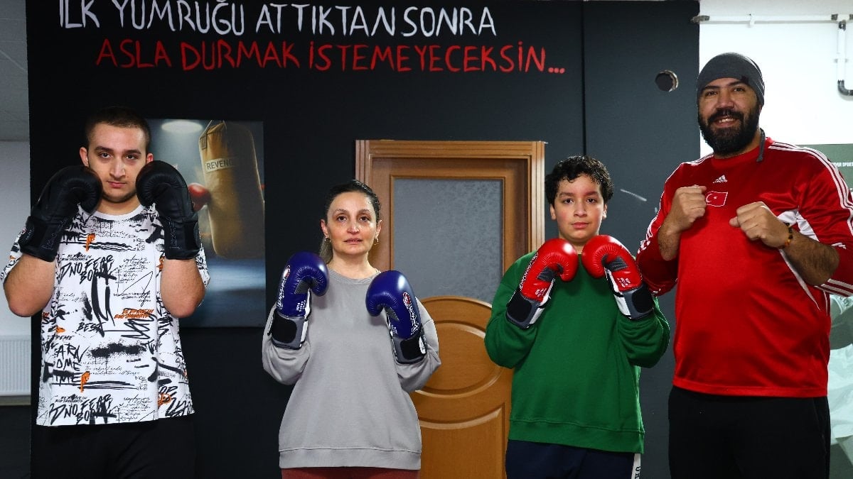 Elazığ’da 47 yaşındaki hemşire, çocuklarıyla birlikte önyargıları ‘yumrukladı’