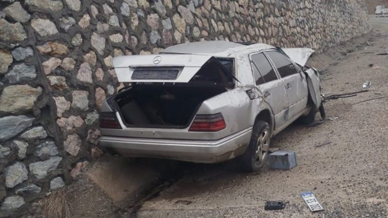Elazığ’da istinat duvarına çarpan otomobilin sürücüsü hayatını kaybetti