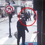 Elazığ’da tartıştığı şahsı tabancayla vurup tekmeledi