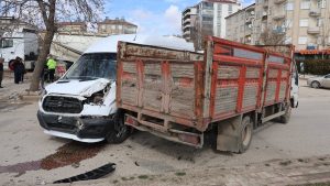 Elazığ’da ters yön kazası: 9 yaralı
