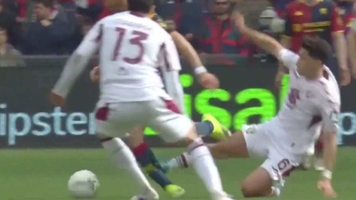 Emirhan İlkhan, direkt kırmızı kart gördü!