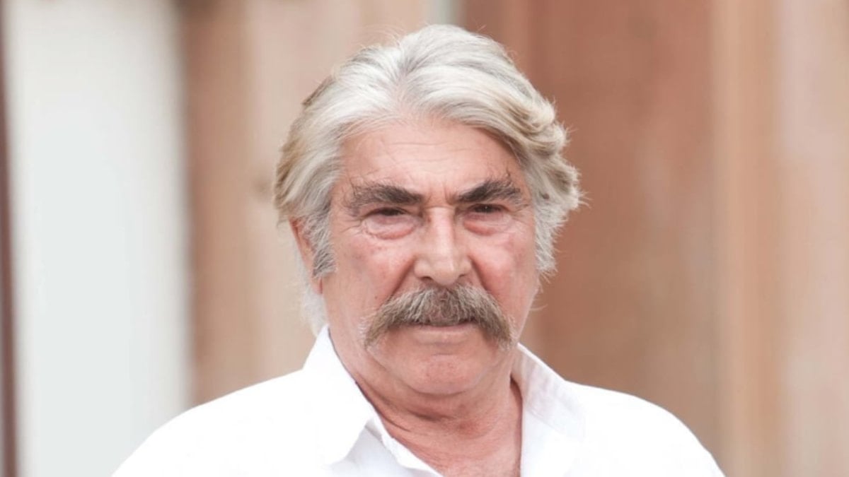 Erdal Özyağcılar’dan Dünya Kedi Günü paylaşımı