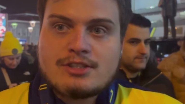 ESH Spor, Fenerbahçe – Kasımpaşa maçı sonrası taraftara mikrofon uzattı