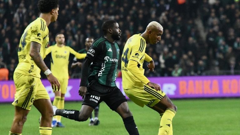 Eski hakemler, Kocaelispor-Fenerbahçe maçının tartışmalı pozisyonlarını yorumladı