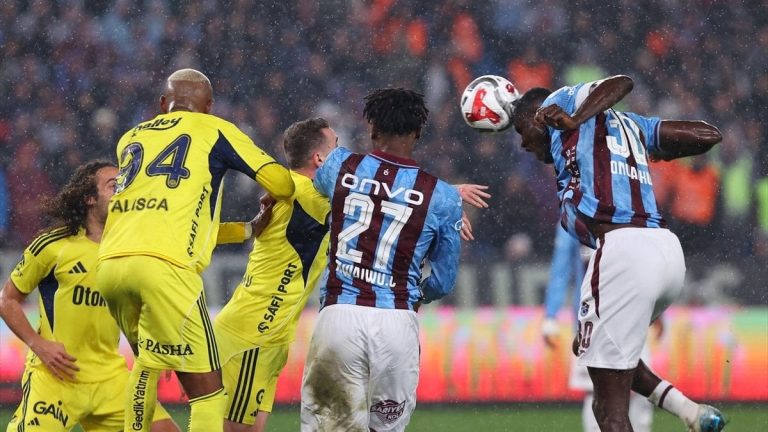 Eski hakemler, Trabzonspor – Fenerbahçe maçının tartışmalı pozisyonları değerlendirdi