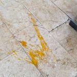 Eskişehir’de araçlara ve binalara yumurta fırlatan çocuklar vatandaşı rahatsız ediyor