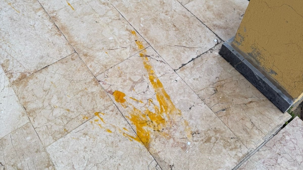 Eskişehir’de araçlara ve binalara yumurta fırlatan çocuklar vatandaşı rahatsız ediyor