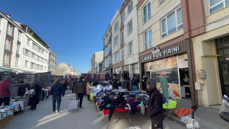 Eskişehir’de pazar engelini aşamayan itfaiye, yangına ulaşmakta güçlük çekti