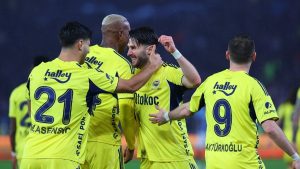 Fenerbahçe ligin ilk 22 haftasını namağlup tamamlayarak yeni bir rekora imza attı