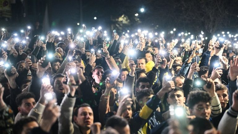 Fenerbahçe taraftarından N’Golo Kante çılgınlığı!