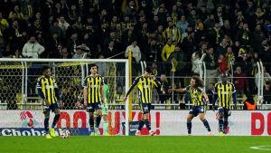 Fenerbahçe uzatmalarda kayıp veriyor