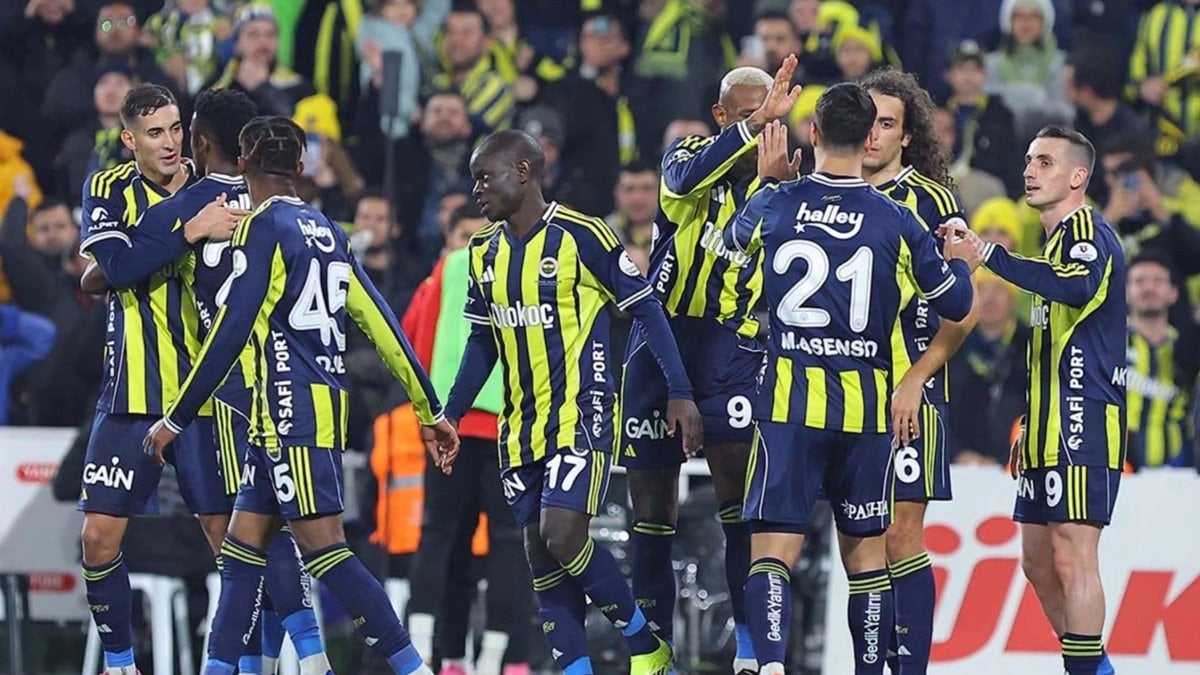 Fenerbahçe’nin Trabzonspor maçı kamp kadrosu duyuruldu