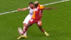 Galatasaray, Alanyaspor maçında penaltı bekledi