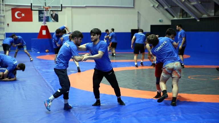 Güreş milli takımları, hazırlıklarını sürdürüyor