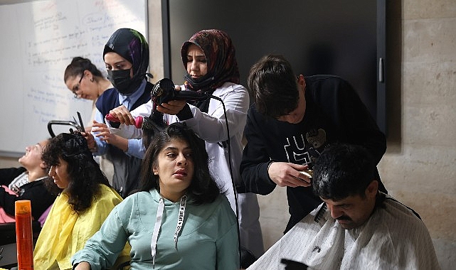 Güvenli, Çağdaş ve Sıcak bir Pencereden Yansıyanlar