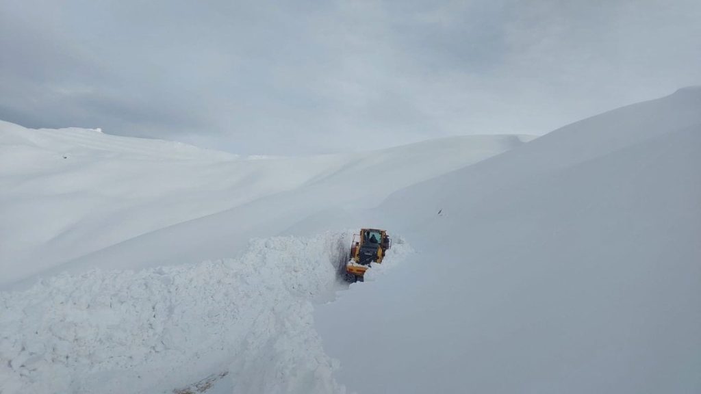 Hakkari’de 143 yerleşim yeri yolu ulaşıma açıldı