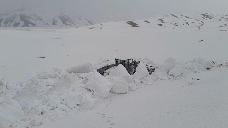 Hakkari’de 19 köy ve 38 mezra yolu ulaşıma açıldı