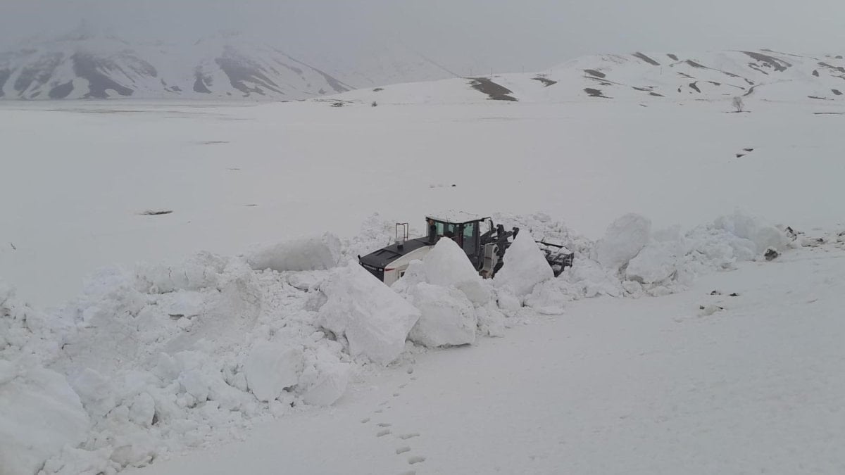 Hakkari’de 19 köy ve 38 mezra yolu ulaşıma açıldı